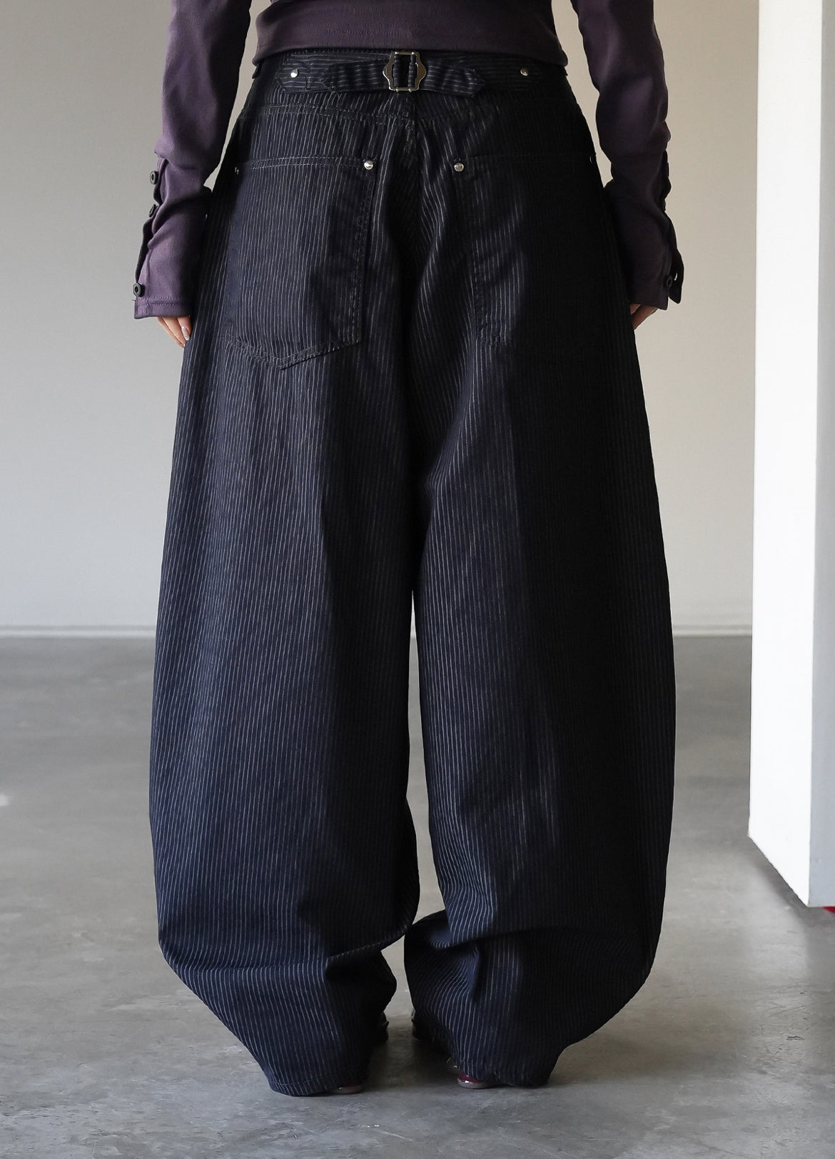 直紋垂感彎刀褲 - PT616