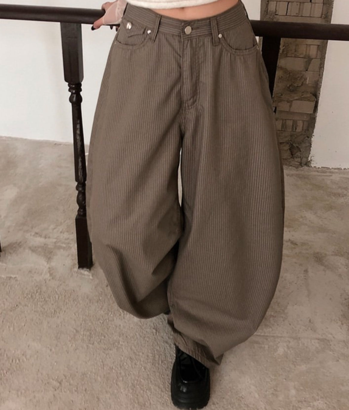 直紋垂感彎刀褲 - PT616