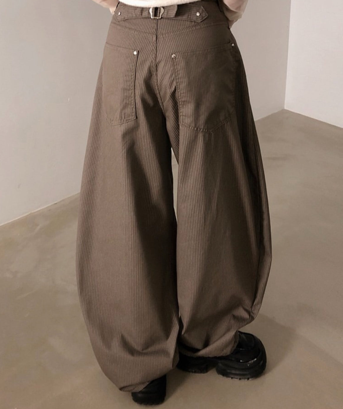 直紋垂感彎刀褲 - PT616